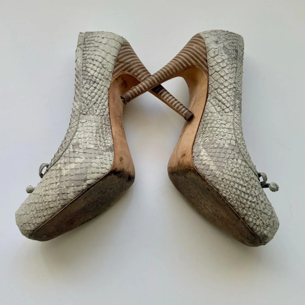 BCBGMaxAzria Gray Snakeskin Print Heels size 7 . Animal Print Stiletto Pumps - Picture 10 of 11